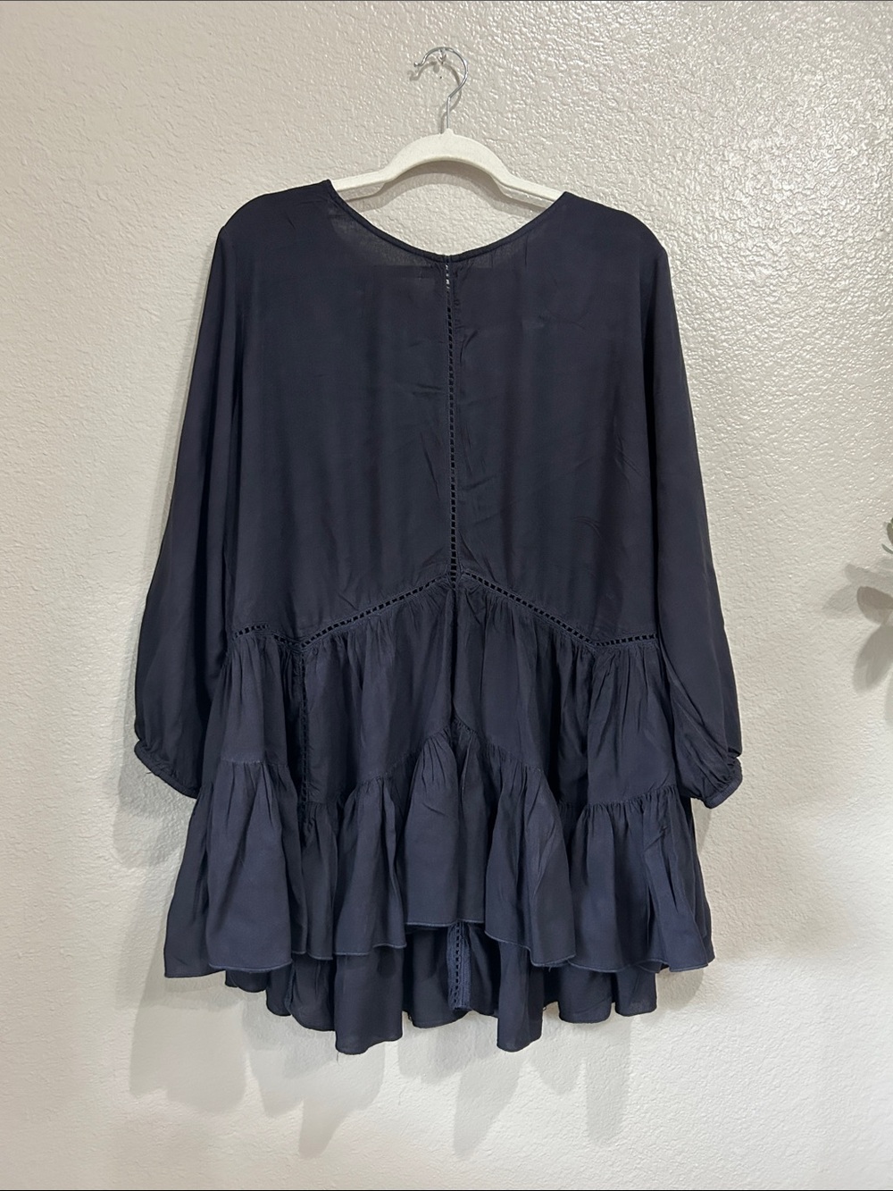 Indigo Thread Co. Women’s Navy Tiered Ruffle Top Sz L Bohemian Summer Chic Vacay